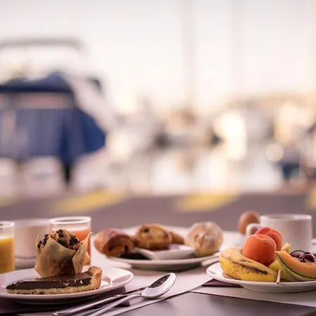 Otel Western La Marina 4*