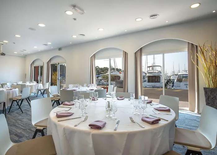 Western La Marina Ξενοδοχείο 4*